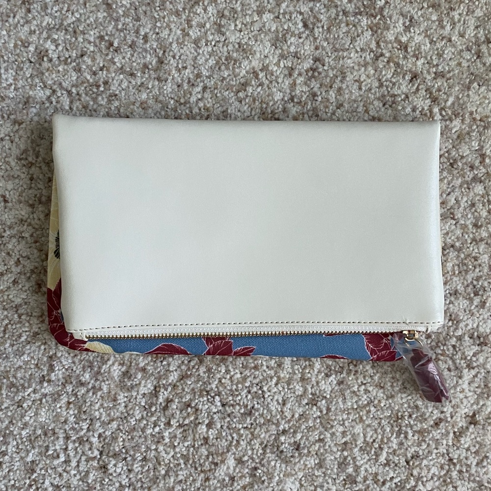 Foldover Reversible Clutch